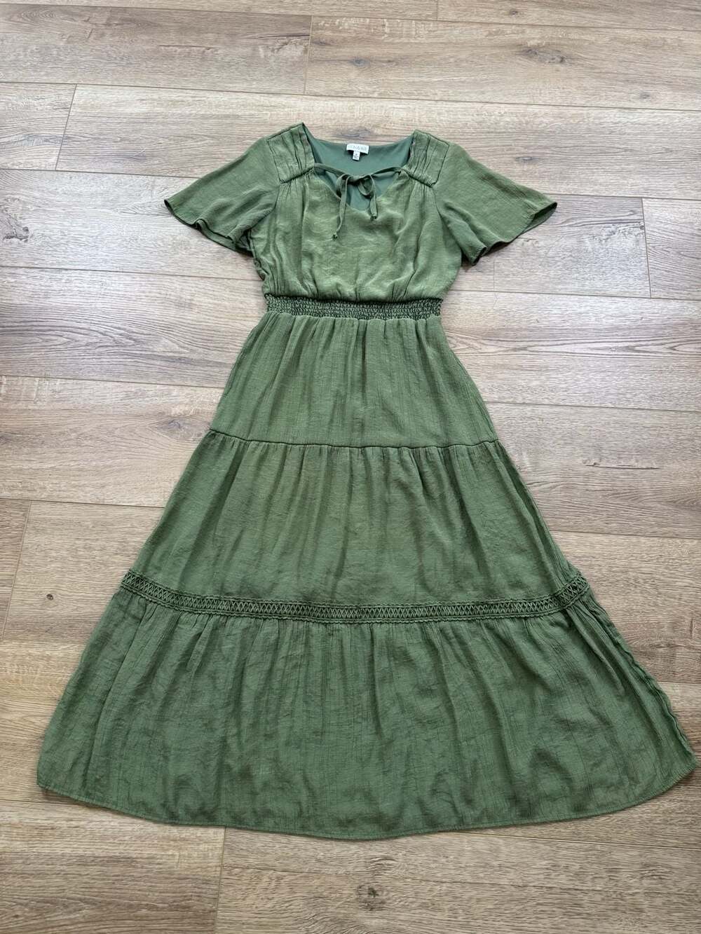 Luxology Olive Green Tiered Midi Dress - Picture 2 of 16